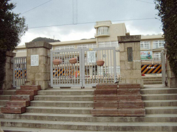 山手中学校まで1700m