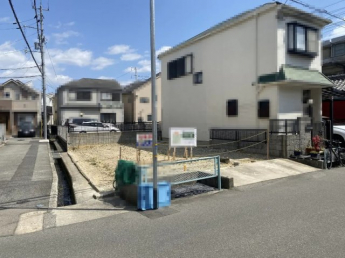 【前面道路含む現地写真】