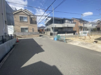 【前面道路含む現地写真】