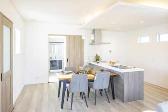 ダイニングキッチン・家具付きですぐに住めます！