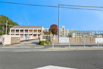 姫路市立手柄小学校まで1500m