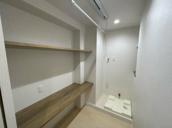 ランドリールーム。洗濯、干す、アイロンが1室で完結できます。