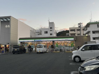 ファミリーマート八幡浜昭和通店まで194m