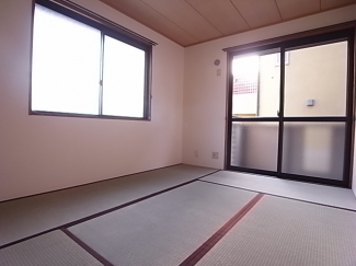 畳張り替えたばかりの和室☆