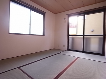 畳張り替えたばかりの和室☆