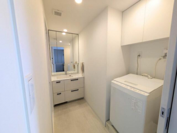 ＡＩの使用した家具消しを行っています。現況を優先いたします。