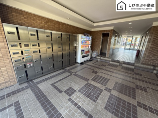 宅配ボックスがございます。