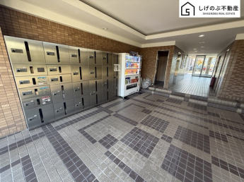 宅配ボックスがございます。