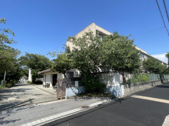 今津中学校まで1200m