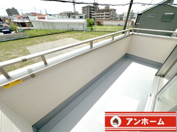 落ち着いた時間を過ごせるバルコニーです