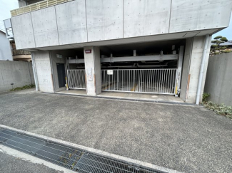 駐車場があるので、車を買う予定の方も安心です