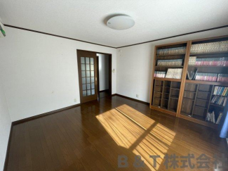 個人の部屋や寝室として使える洋室です