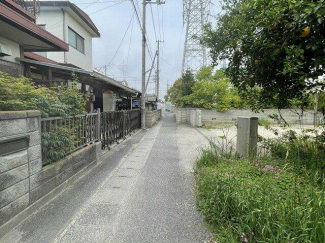 北西側前面道路