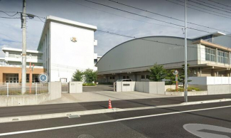 松山市立東中学校まで1329m