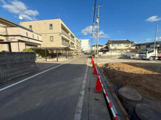 北側道路です。幅員約４．３ｍあります。