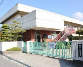 松山保育園まで234m