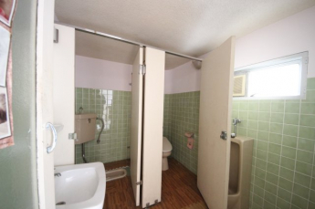 建物内にトイレが複数個所あります