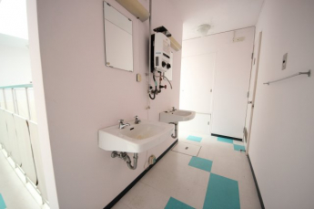 二階トイレ前手洗い