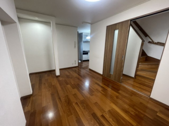 こちらの居間で趣味の時間をお楽しみください