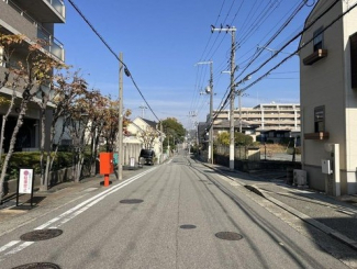 【前面道路含む現地写真】