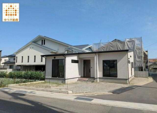 東南角地で陽当り良好です今人気の平屋建て！！