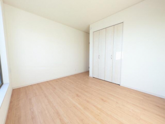 ２階洋室　５．７５帖