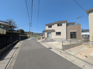 【前面道路含む現地写真】