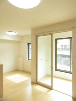 ゆったり過ごせる居間です