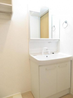 明るい洗面所です