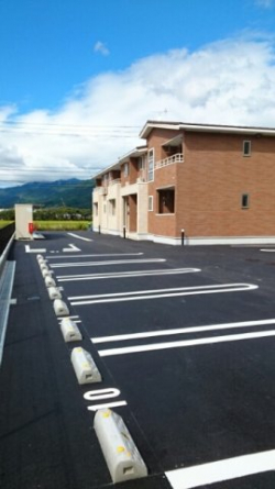 車をお持ちの方に嬉しい駐車場付きの物件です