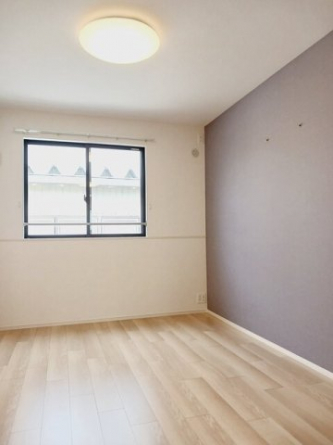 明るい色調の室内です