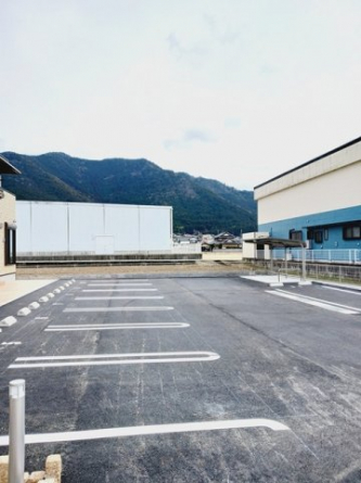 駐車場があるので、車を買う予定の方も安心です