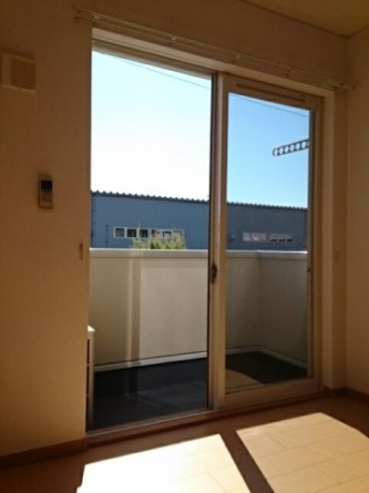 外からの目が気にならないバルコニーで洗濯物が干せます