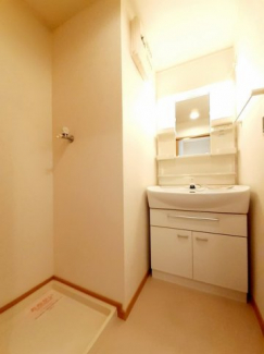 明るい洗面所です