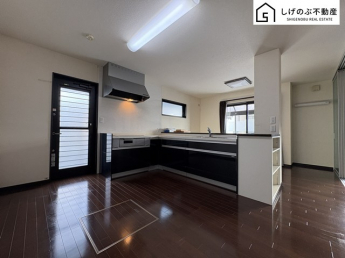 キッチンは大容量の収納スペースが確保されたつくりになっています。