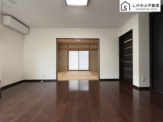 採光良好なリビングは、ご家族の憩いの空間。居心地の良い快適な安らぎの場所にもなりそうです。