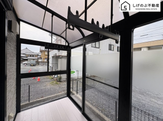 陽当りの良いサンルームは、毎日の洗濯も安心です