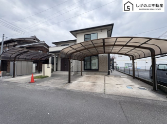 6SLDK！
駐車3台可！カーポート付き
徒歩圏内にスーパーやコンビニエンスストアが充実しているので買い物にとても便利です♪