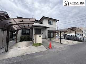 6SLDK！
駐車3台可！カーポート付き
徒歩圏内にスーパーやコンビニエンスストアが充実しているので買い物にとても便利です♪