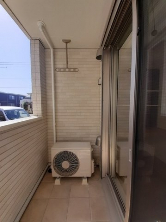 外からの目が気にならないバルコニーで洗濯物が干せます