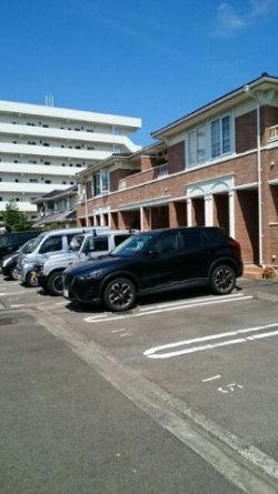 車をお持ちの方に嬉しい駐車場付きの物件です