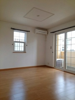 ゆったり過ごせる居間です