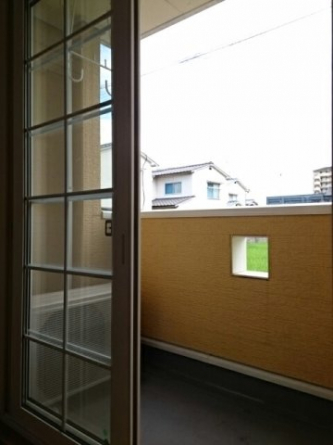 外からの目が気にならないバルコニーで洗濯物が干せます