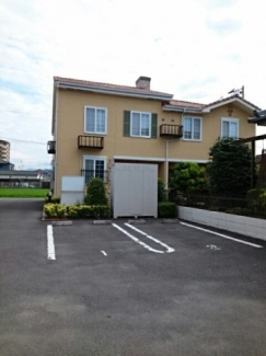 駐車場があるので、車を買う予定の方も安心です