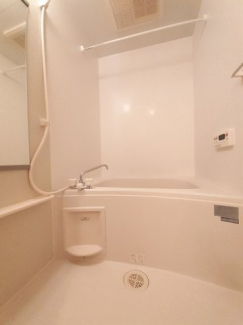 コンパクトで使いやすいお風呂です