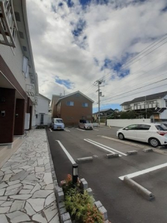 駐車場があるので、車を買う予定の方も安心です