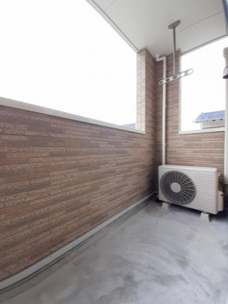 外からの目が気にならないバルコニーで洗濯物が干せます