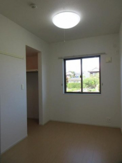 明るい色調の室内です