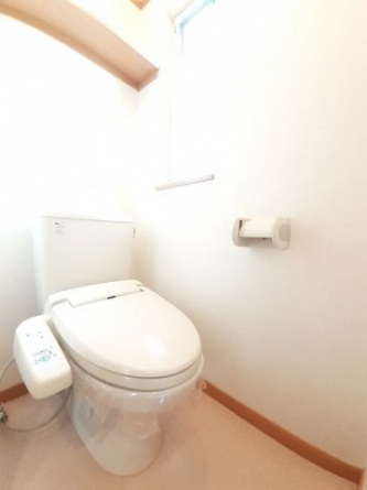 コンパクトで使いやすいトイレです