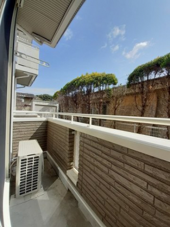 開放的で明るい空間を演出してくれるバルコニーです